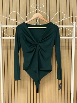 Body lycra con escote nudo verde