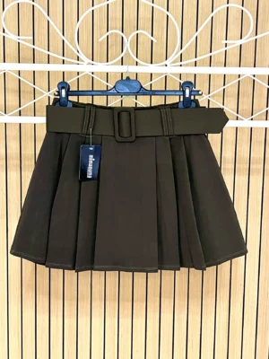 Falda pantalón tablas + cinturón verde