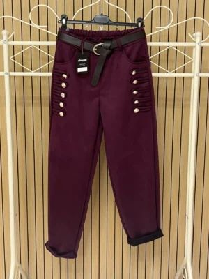 Pantalón antelina monfit botón coronel berenjena