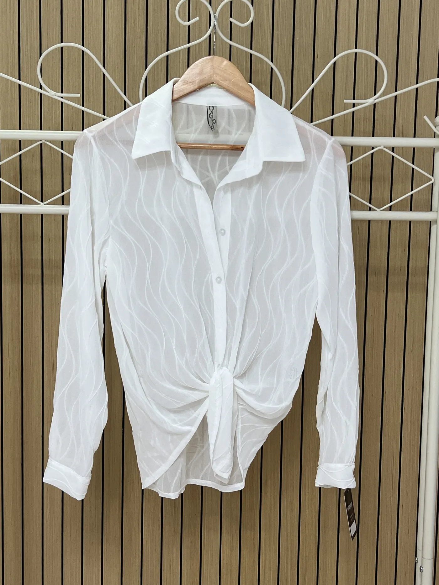 Camisa transparencia ondas relieve blanca