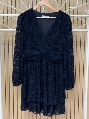 Vestido encaje terciopelo negro