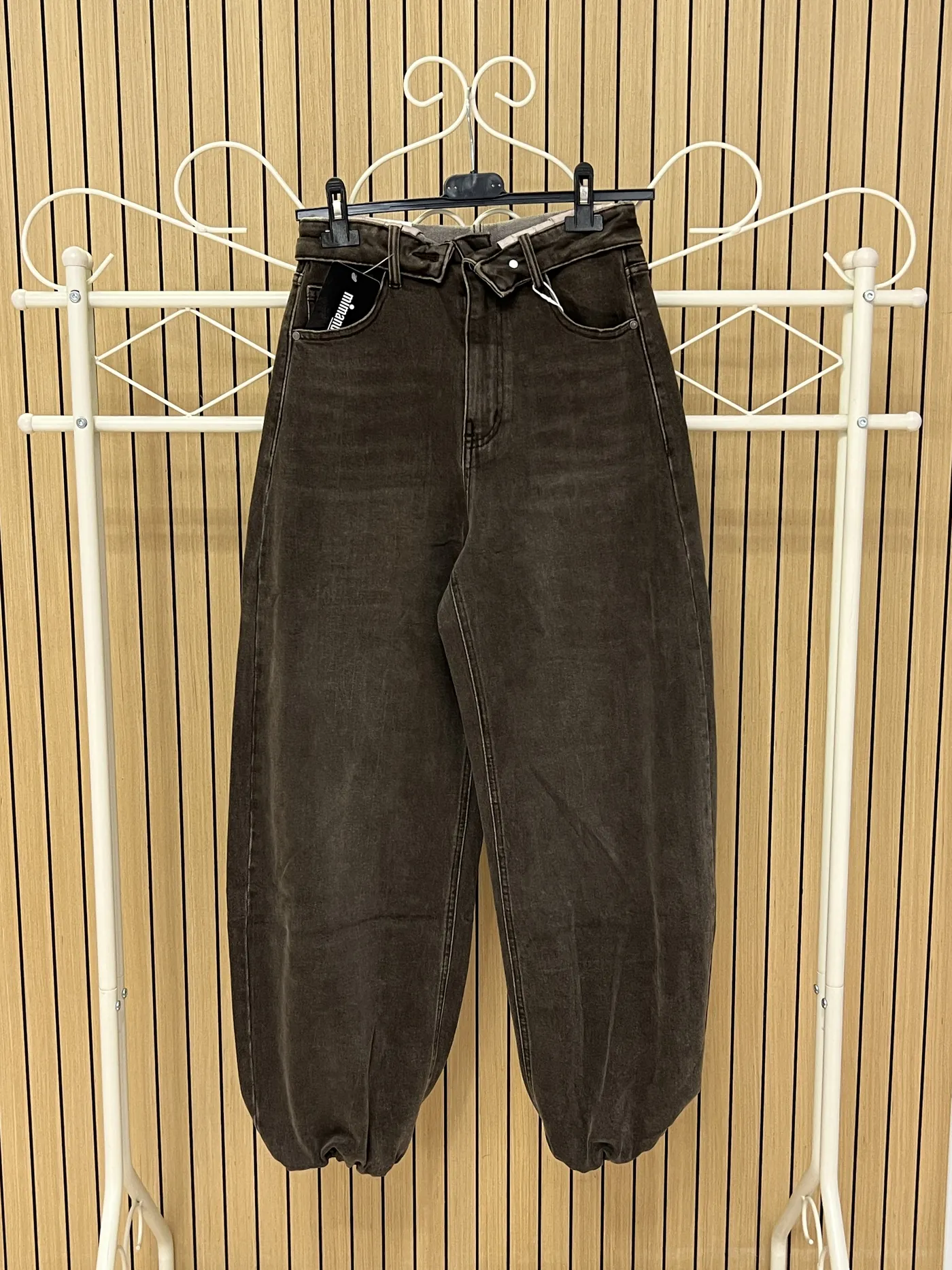 Pantalón vaquero globo cintura vuelta chocolate