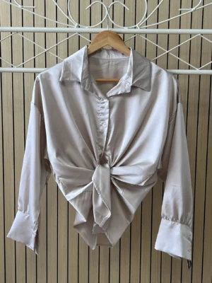 Camisa raso lisa beige