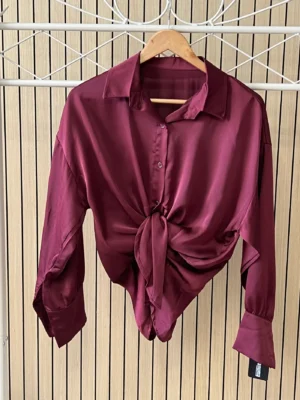 Camisa raso lisa granate