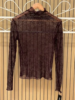 Camiseta transparente tul berenjena