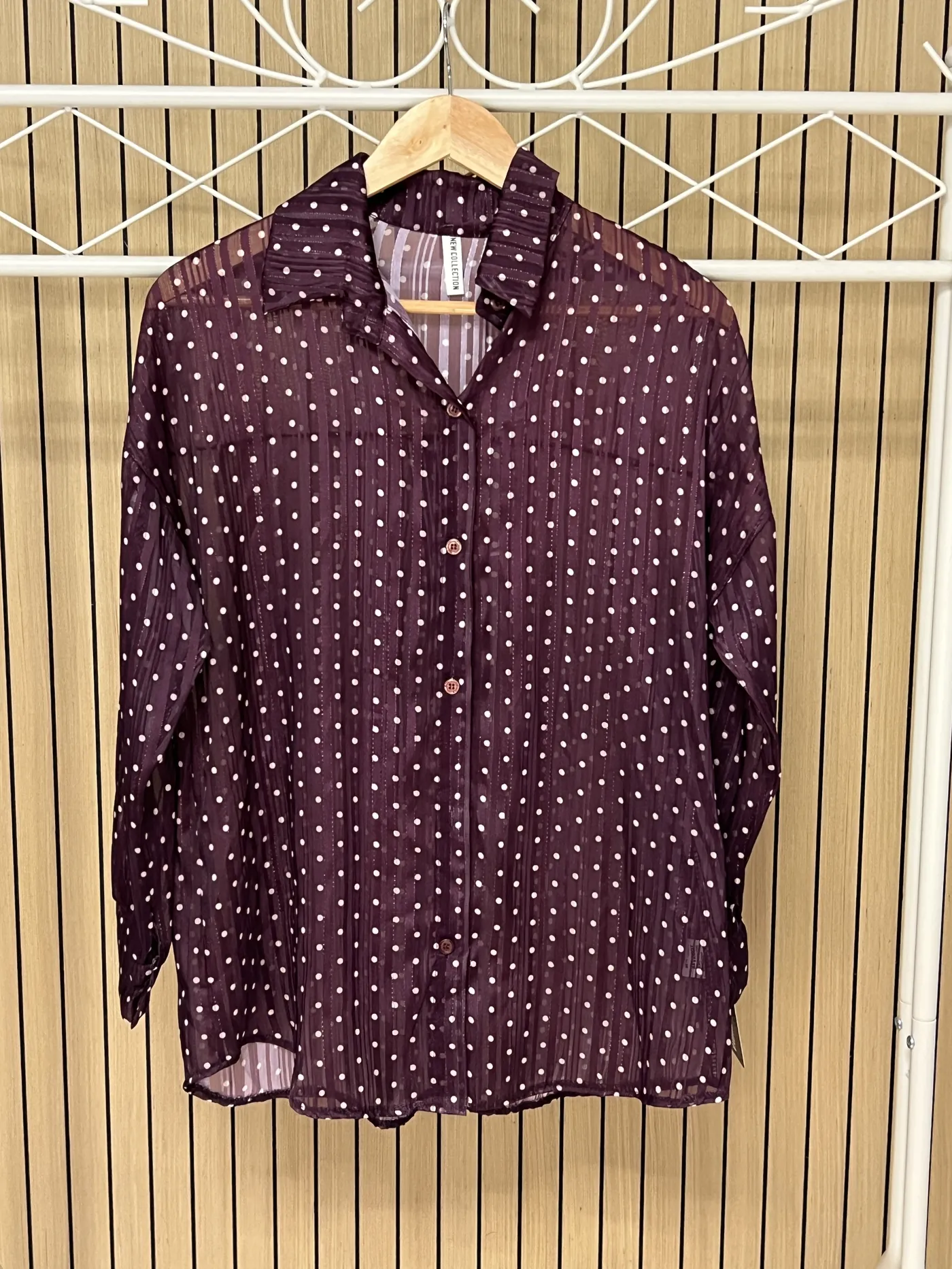 Camisa lunares transparente brillos berenjena