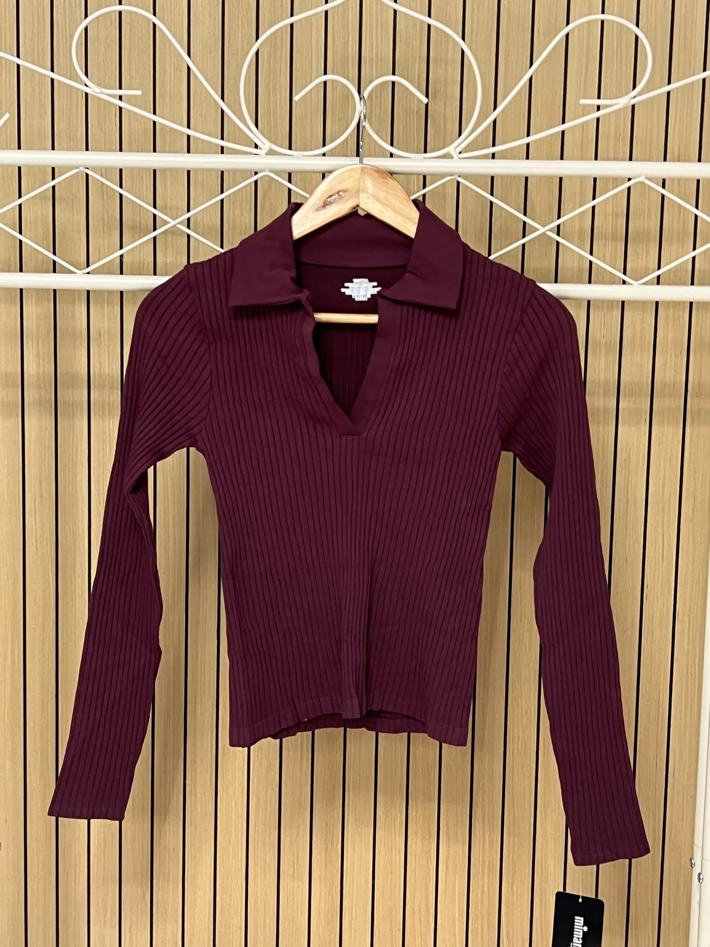 Camiseta polo canalé burdeos