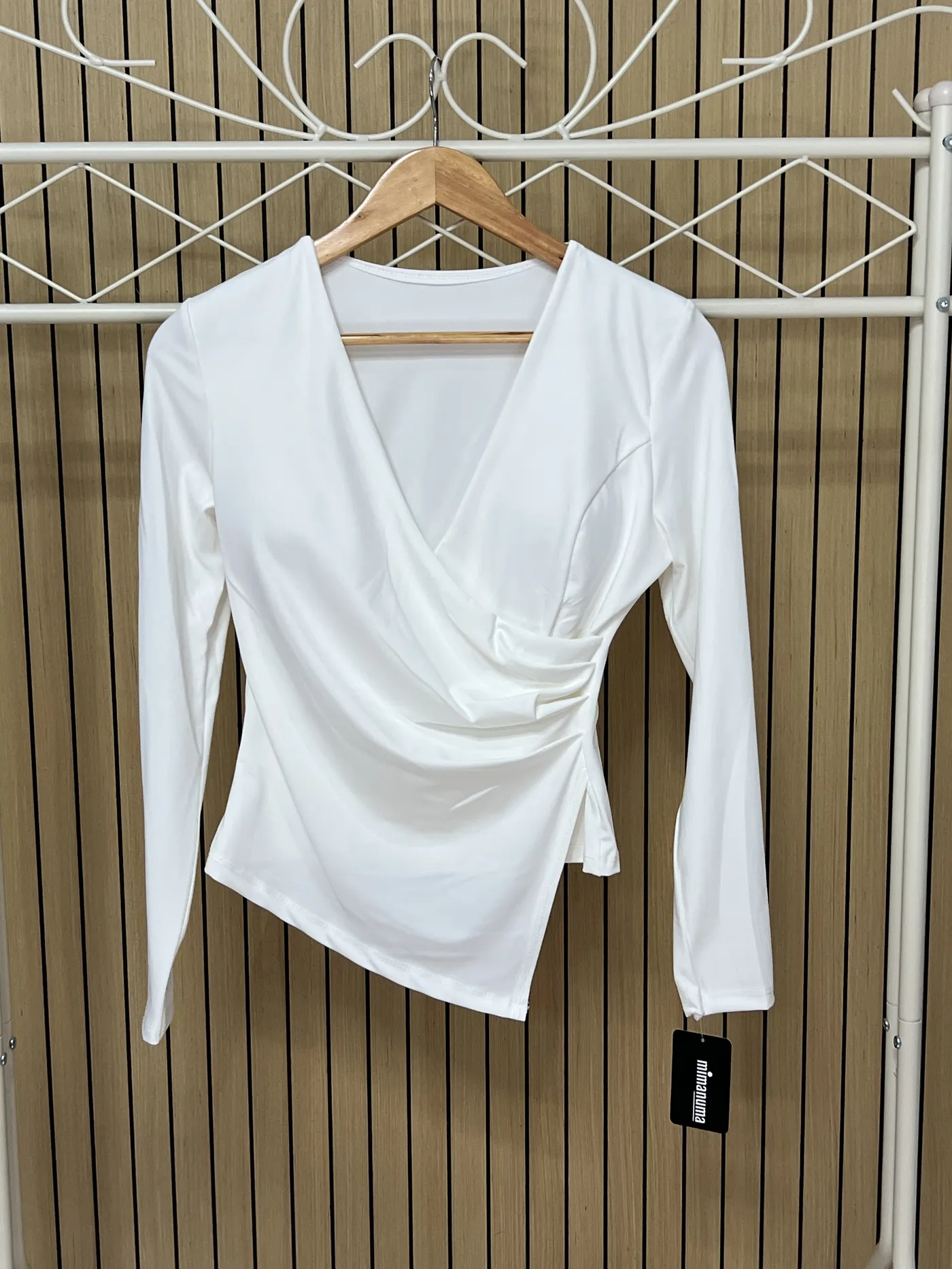 Camiseta lycra escote cruzado fruncida blanca