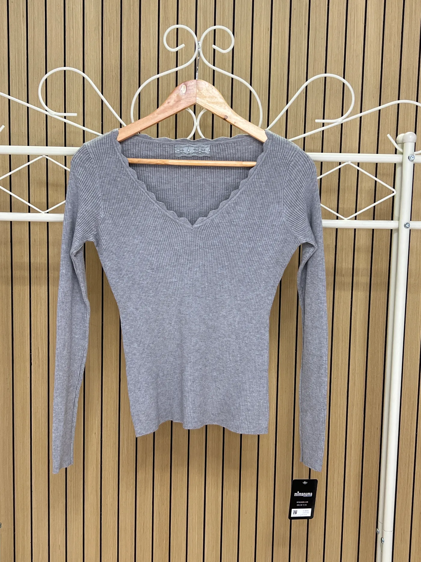 Jersey punto canalé escote pico zig-zag gris