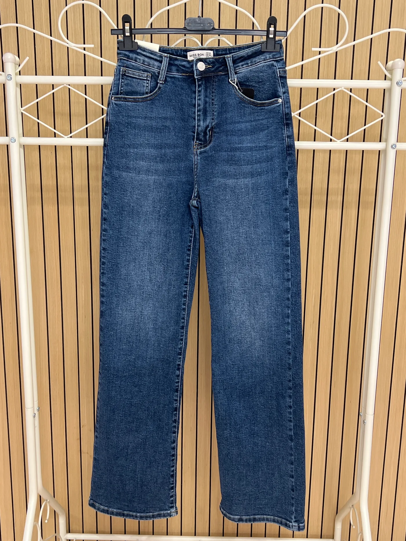 Pantalón vaquero pata recta bolsillos traseros azul oscuro