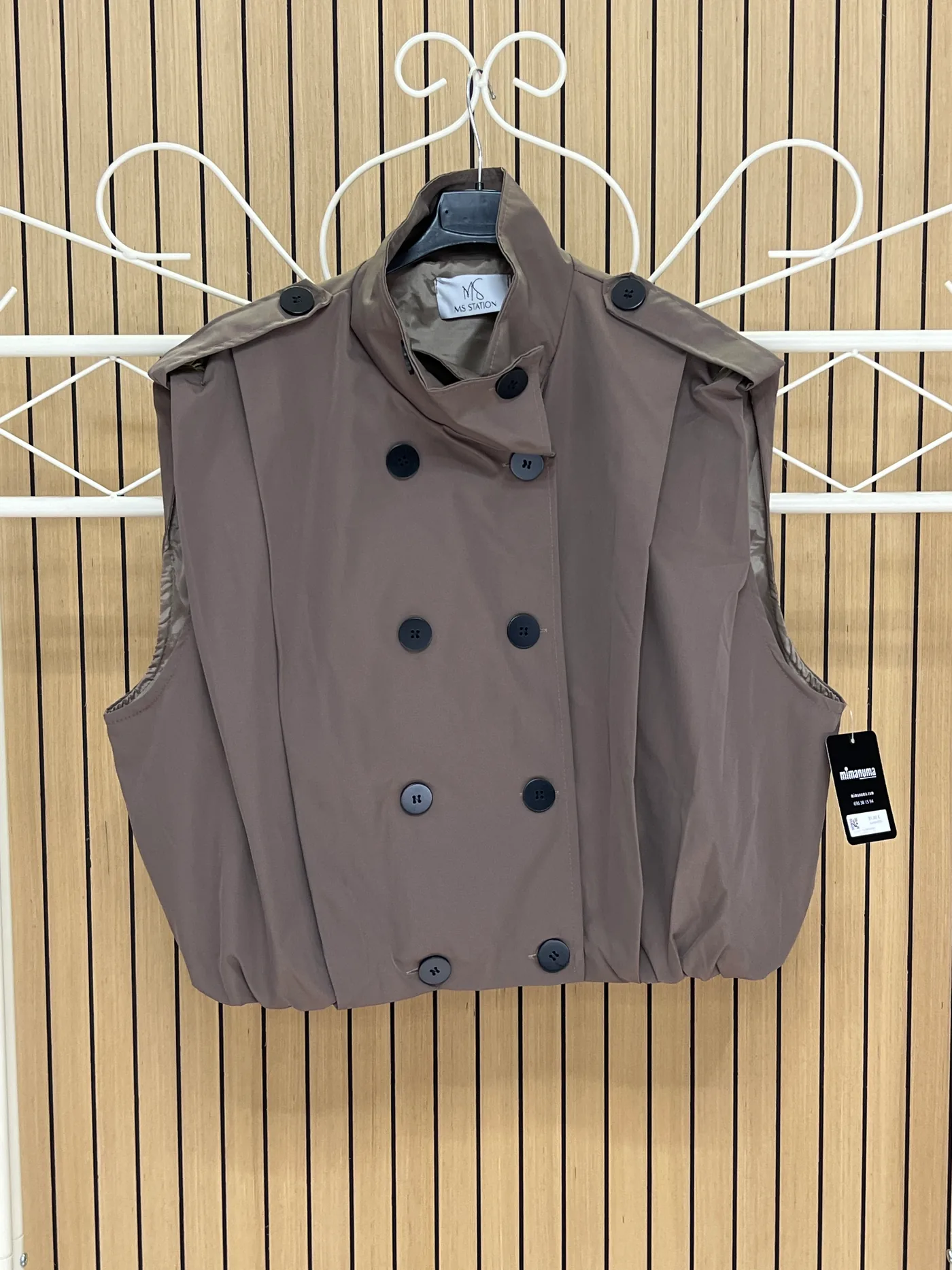 Chaleco impermeable botones negros taupe
