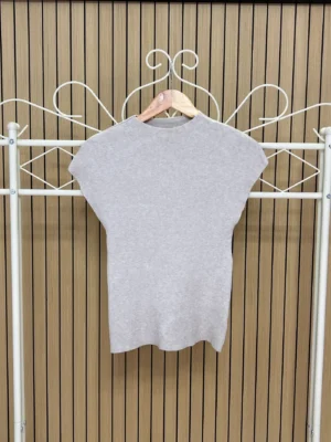 Jersey sin manga punto grueso cuello alto taupe
