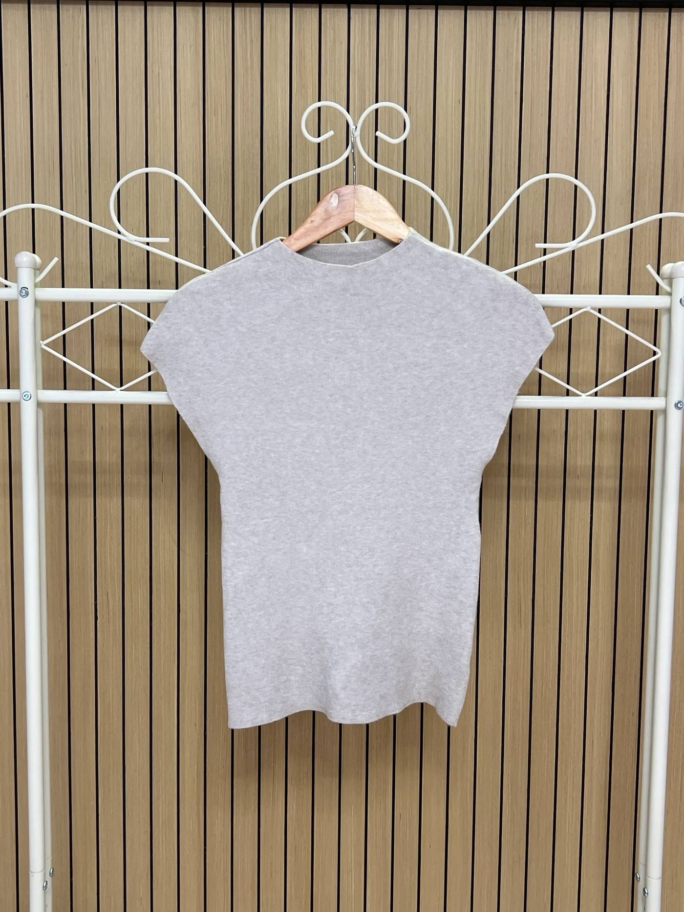 Jersey sin manga punto grueso cuello alto taupe