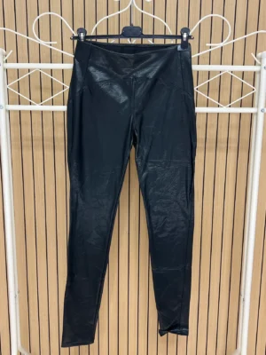 Leggin cuero serpiente negro