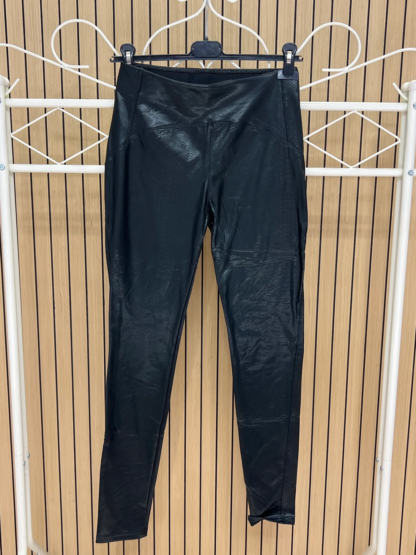Leggin cuero serpiente negro