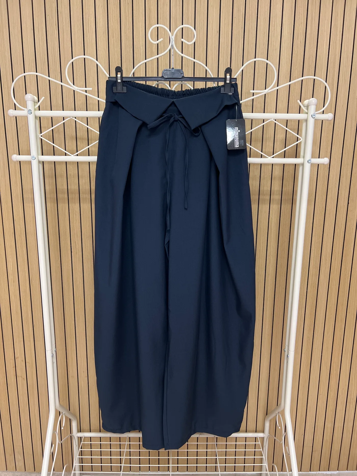 Pantalón palazzo cintura engomada con lazada azul marino