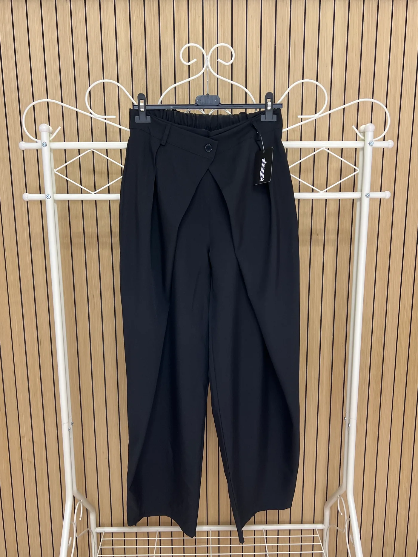 Pantalón palazzo cintura engomada con botón negro