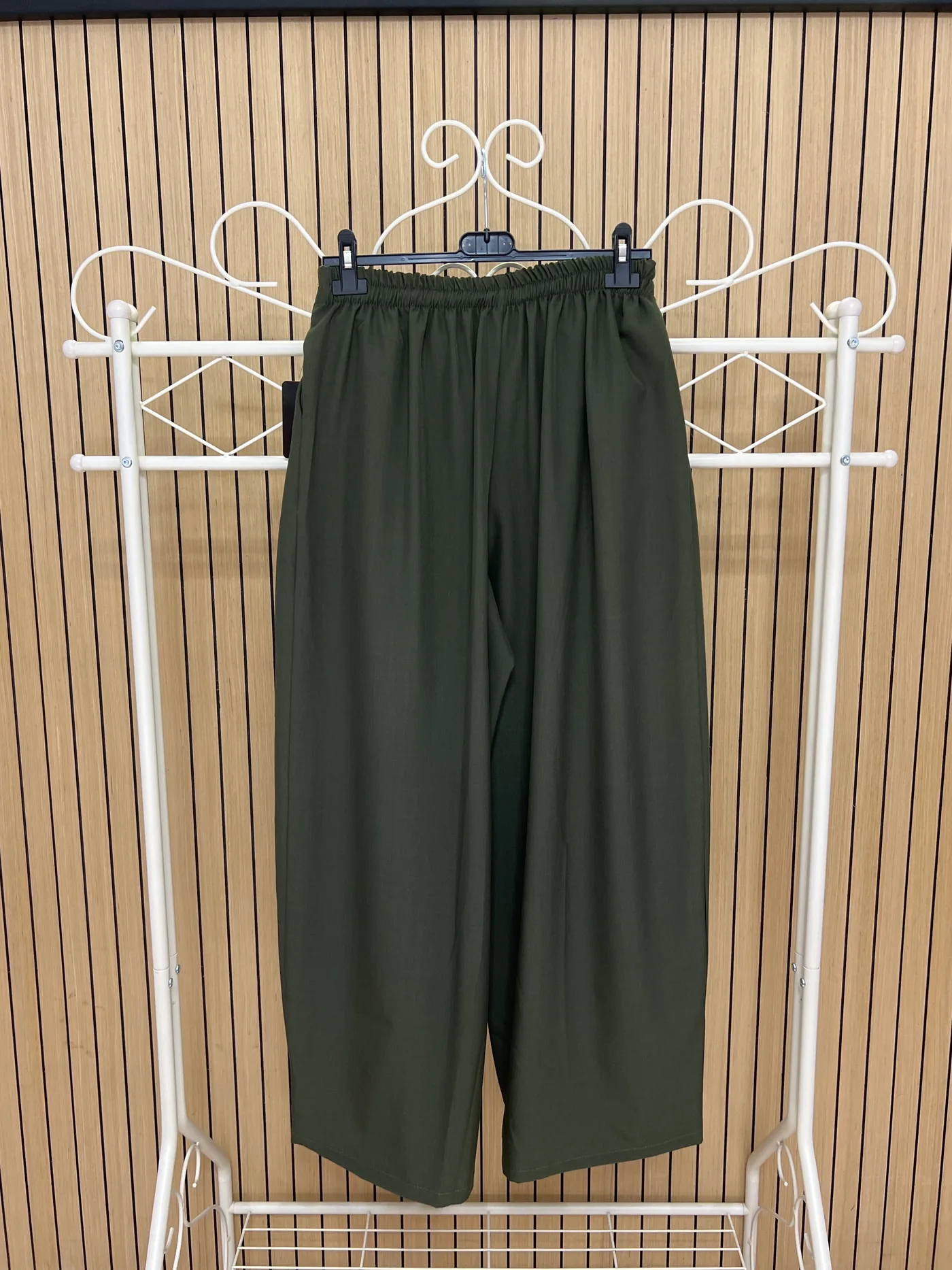 Pantalón palazzo cintura engomada y vuelta verde - Imagen 2