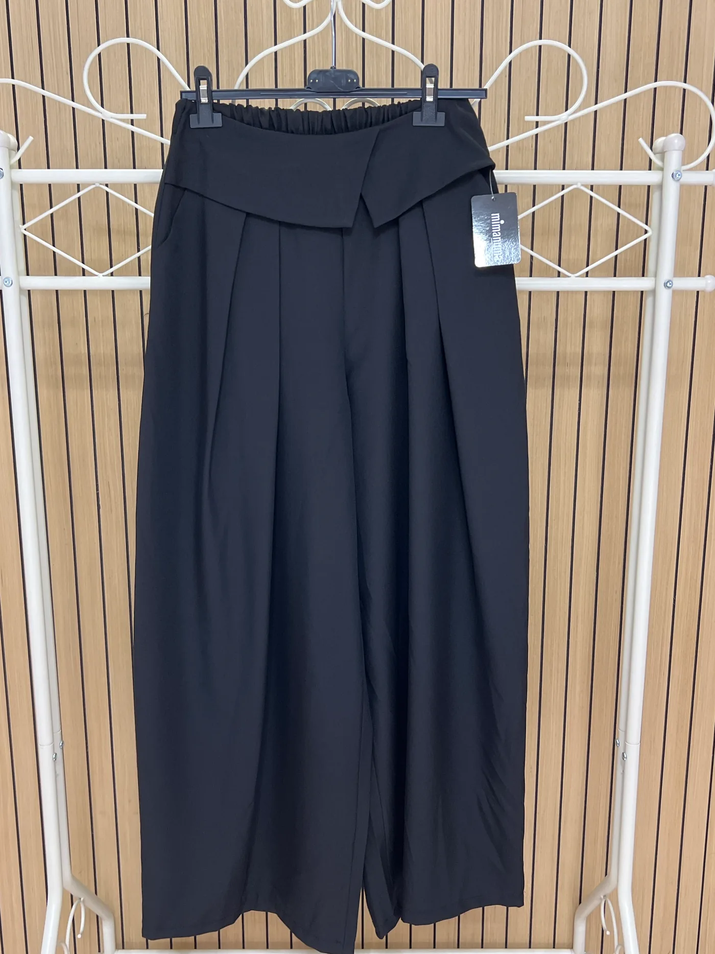 Pantalón palazzo cintura engomada y vuelta negro