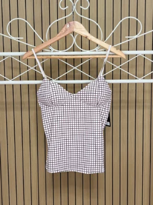Camiseta lycra tirantes con cascos cuadros chocolate y beige