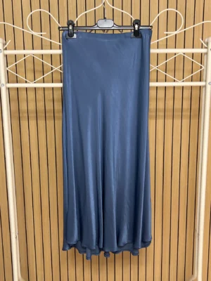 Falda raso larga azul vaquero