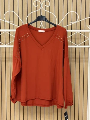 Camiseta algodón oversize escote pico tachuelas naranja