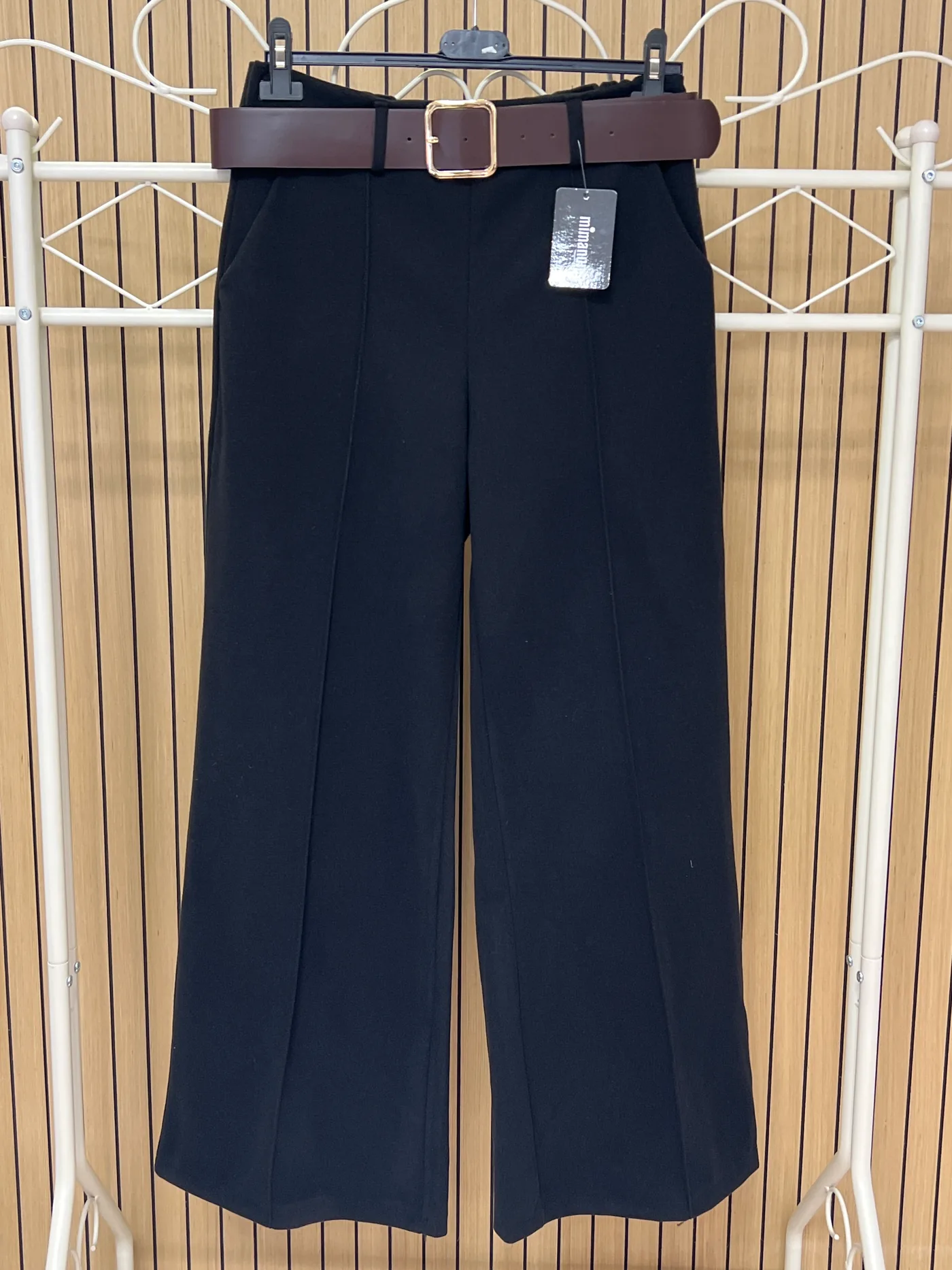 Pantalón afelpado pata recta raya + cinturón negro