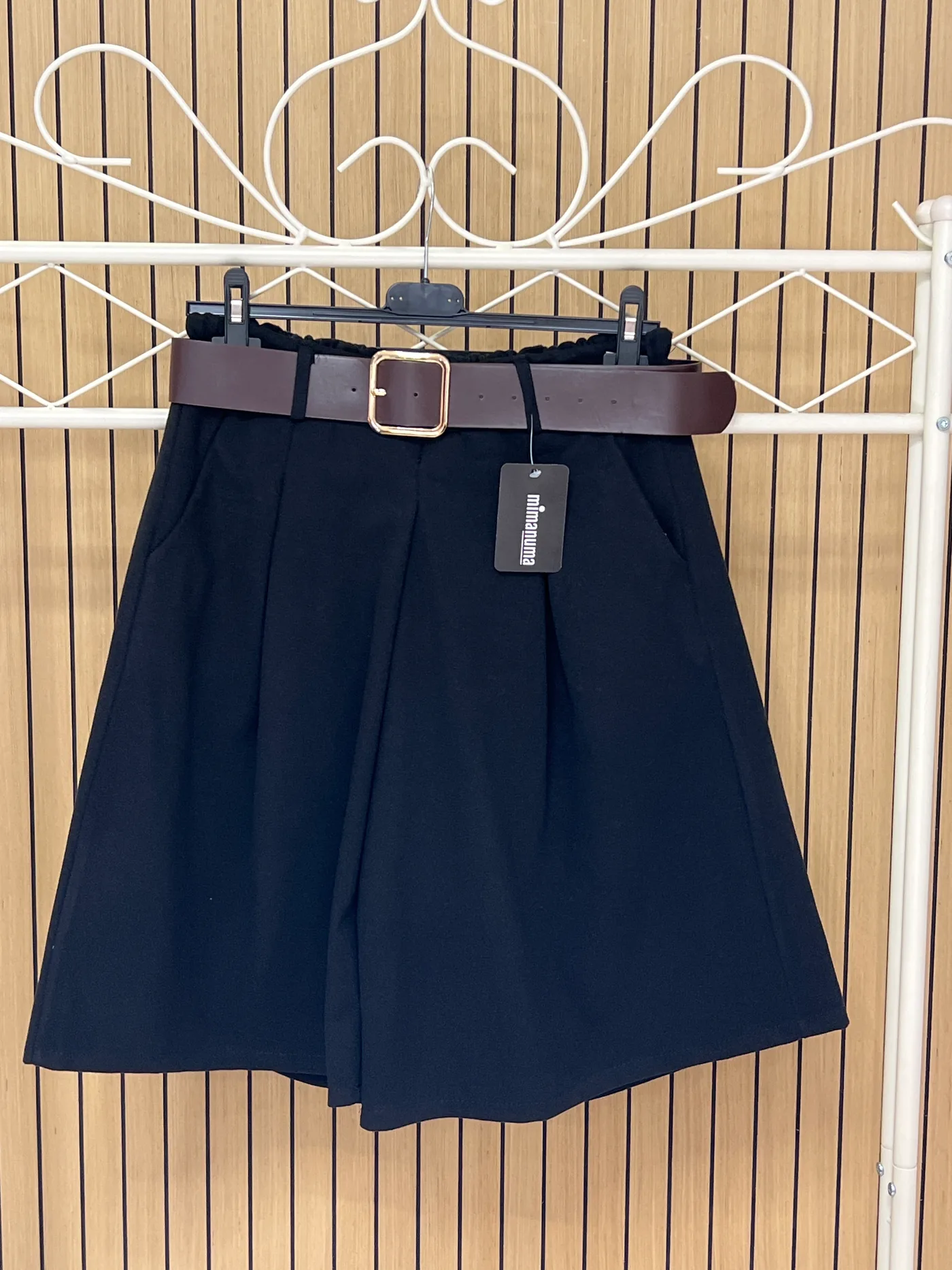 Pantalón pirata afelpado con cinturón negro