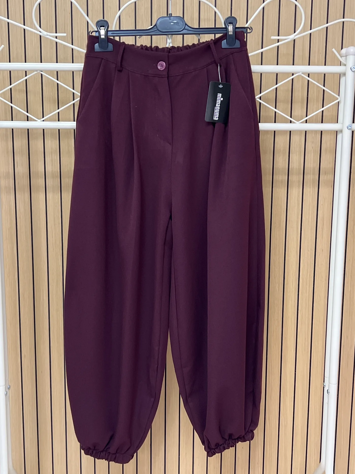 Pantalón globo tela pinzas berenjena