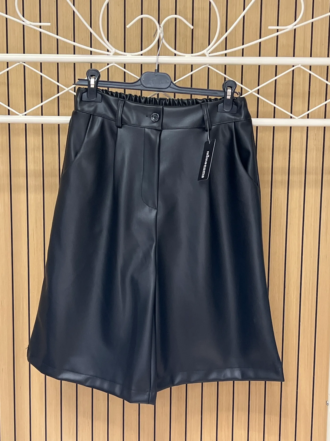 Pantalón pirata polipiel negro