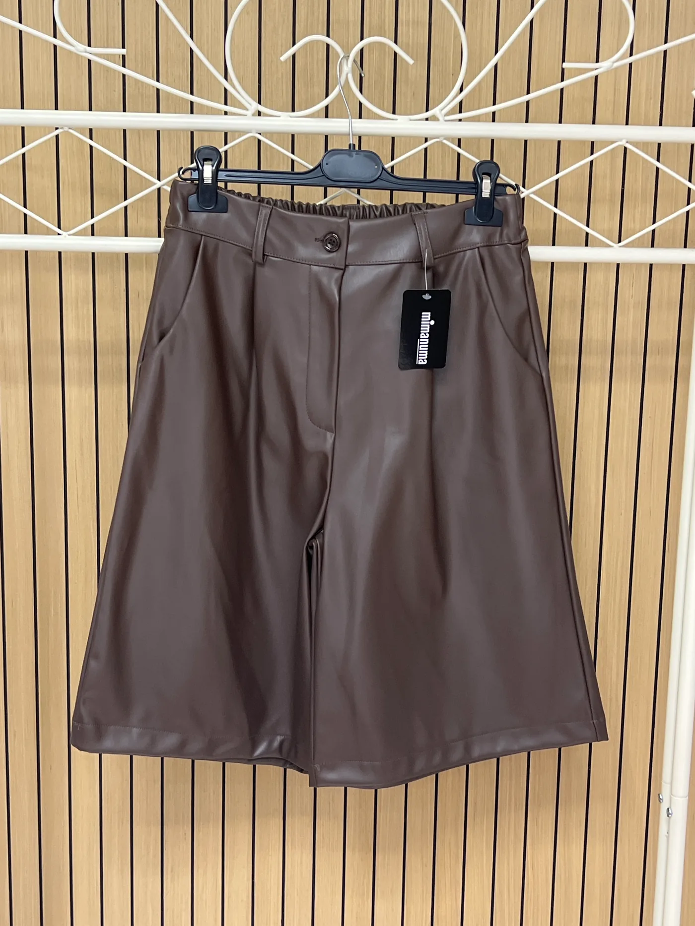 Pantalón pirata polipiel chocolate