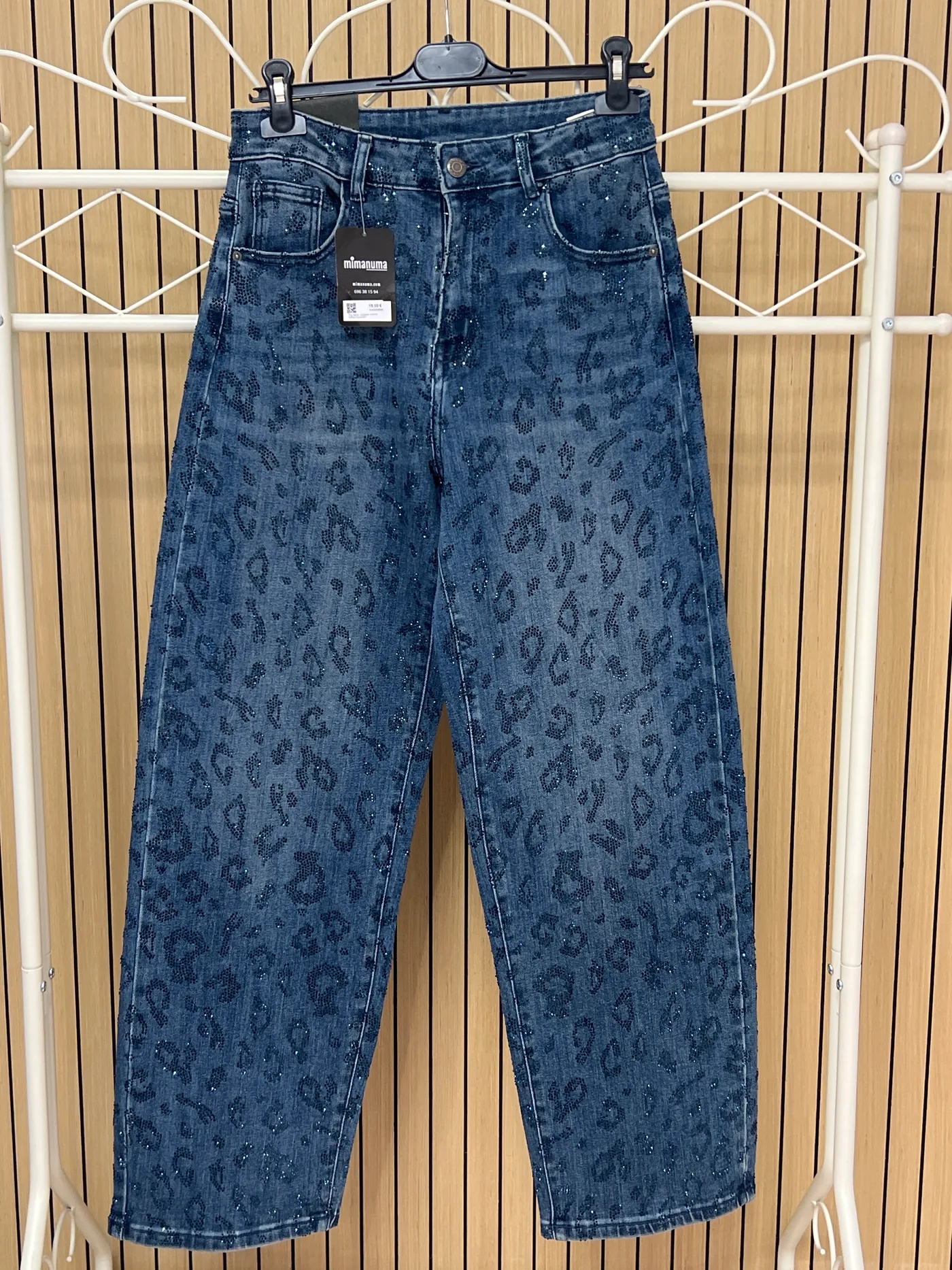 Pantalón vaquero momfit brillos leopardo