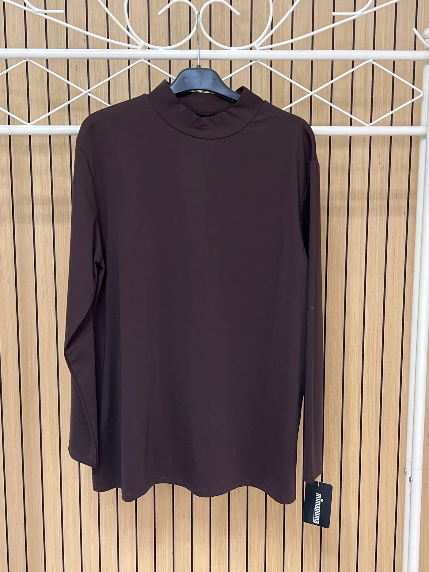 Camiseta básica manga larga cuello redondo lycra chocolate