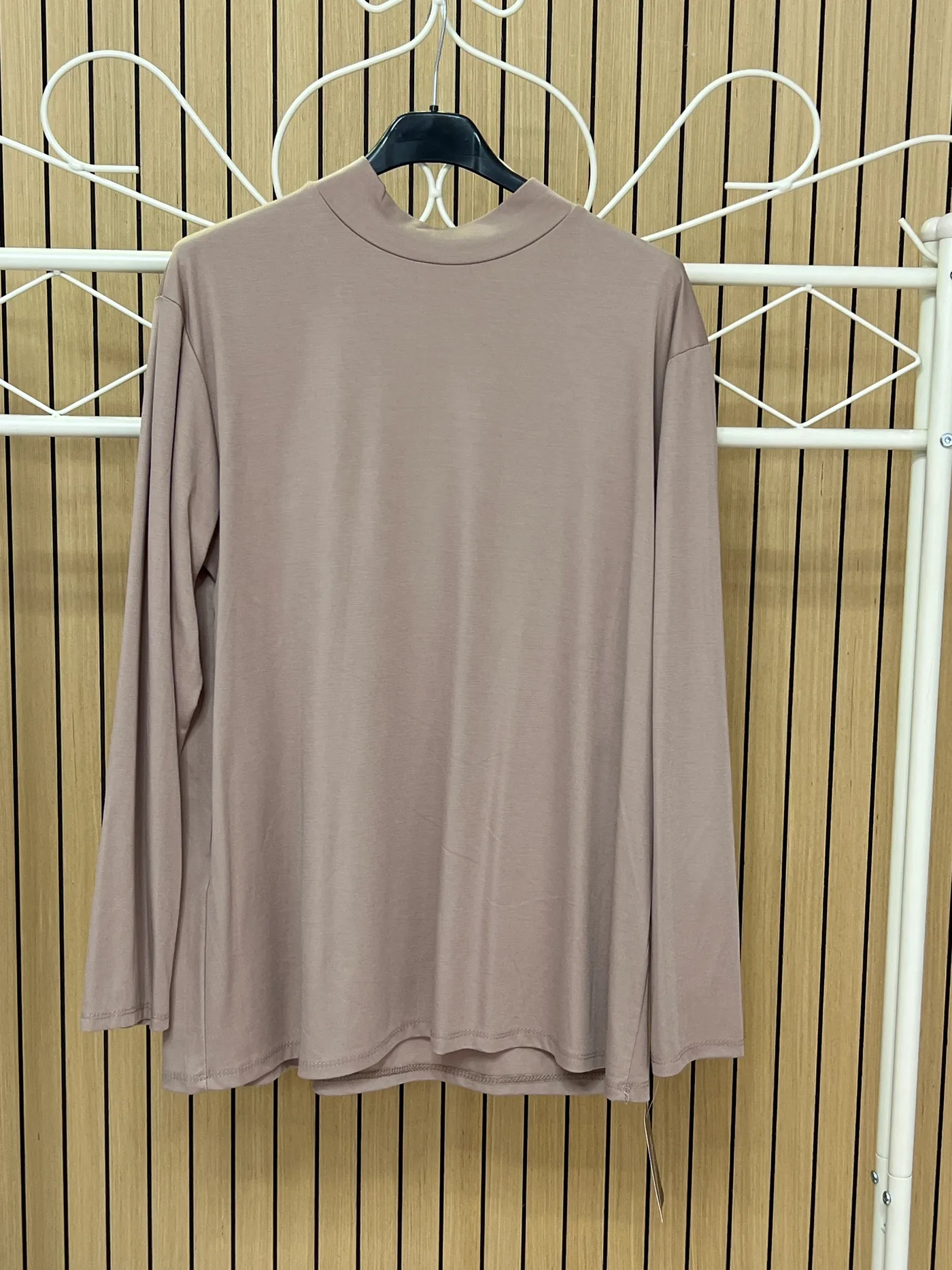 Camiseta básica manga larga cuello redondo lycra taupe