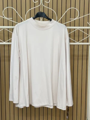 Camiseta básica manga larga cuello redondo lycra beige
