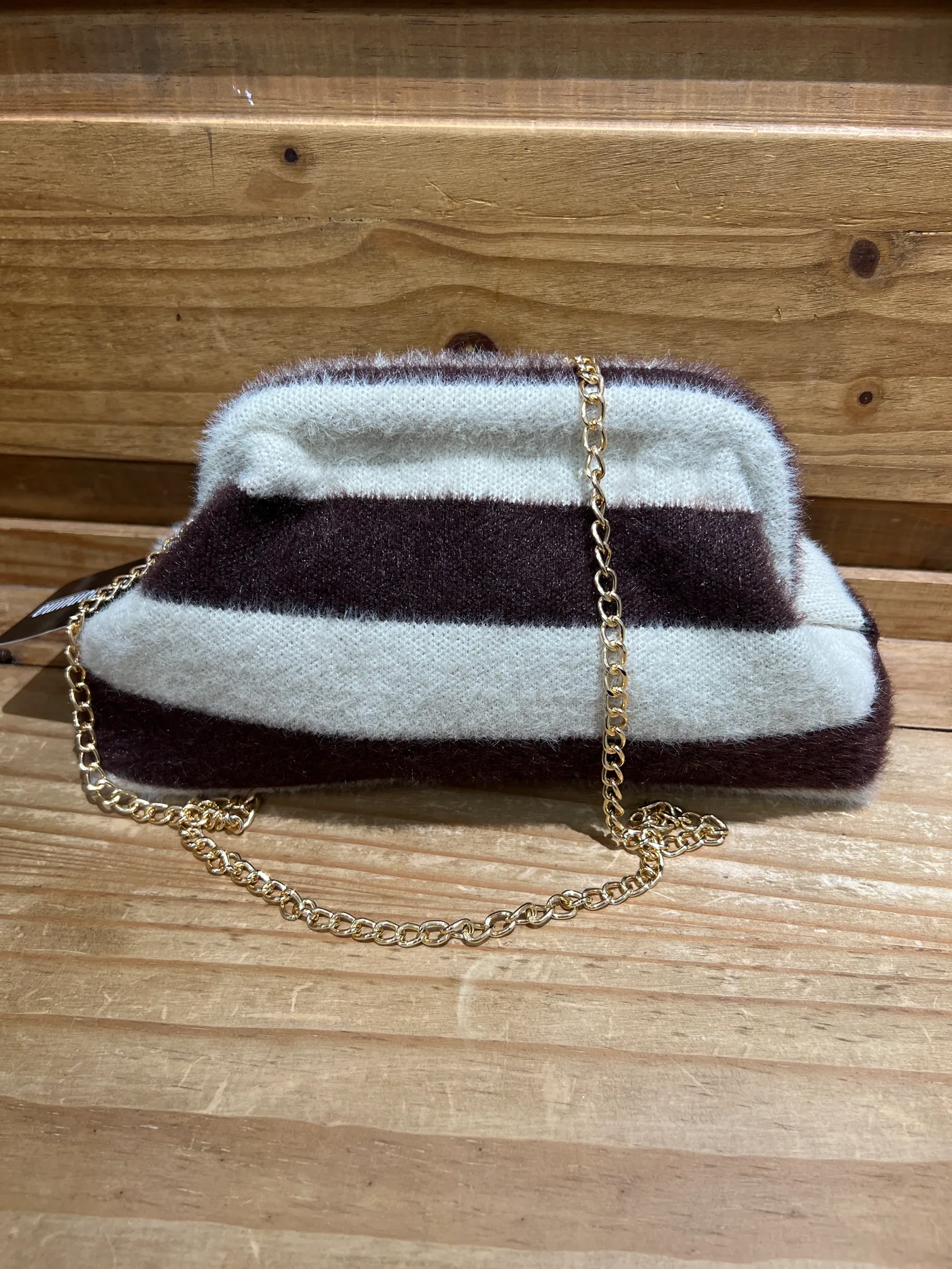 Bolso concha rayas marron y beige con pelitos