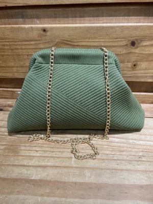 Bolso relieve rayas verde caqui