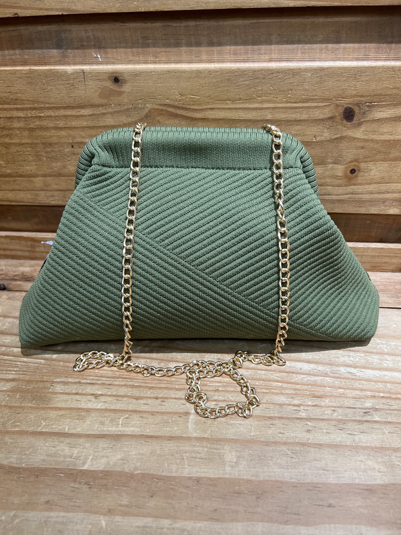 Bolso relieve rayas verde caqui