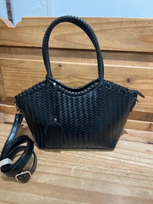 Bolso polipiel diseño trenzado doble asa negro