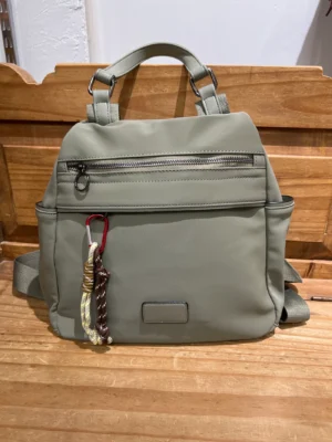 Mochila anti robo verde