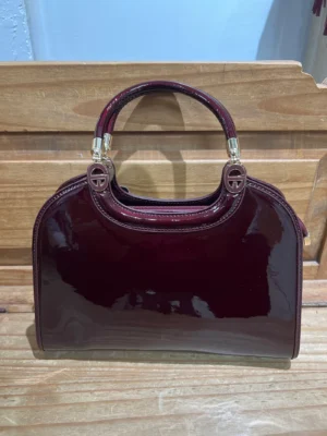 Bolso charol burdeos