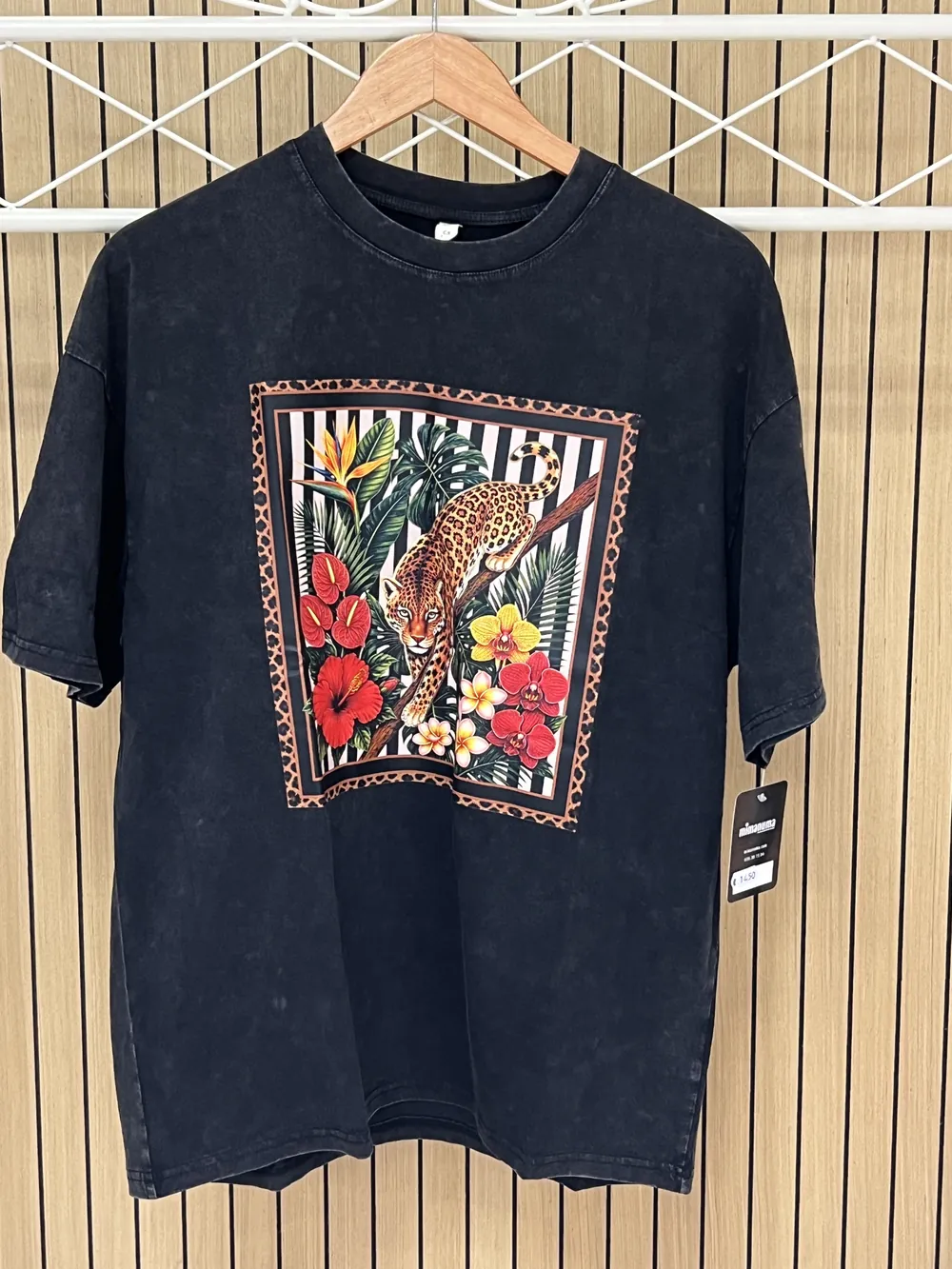 Camiseta manga corta algodón lavado piedra negra tigre