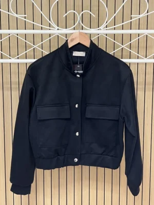 Bomber antelina negra