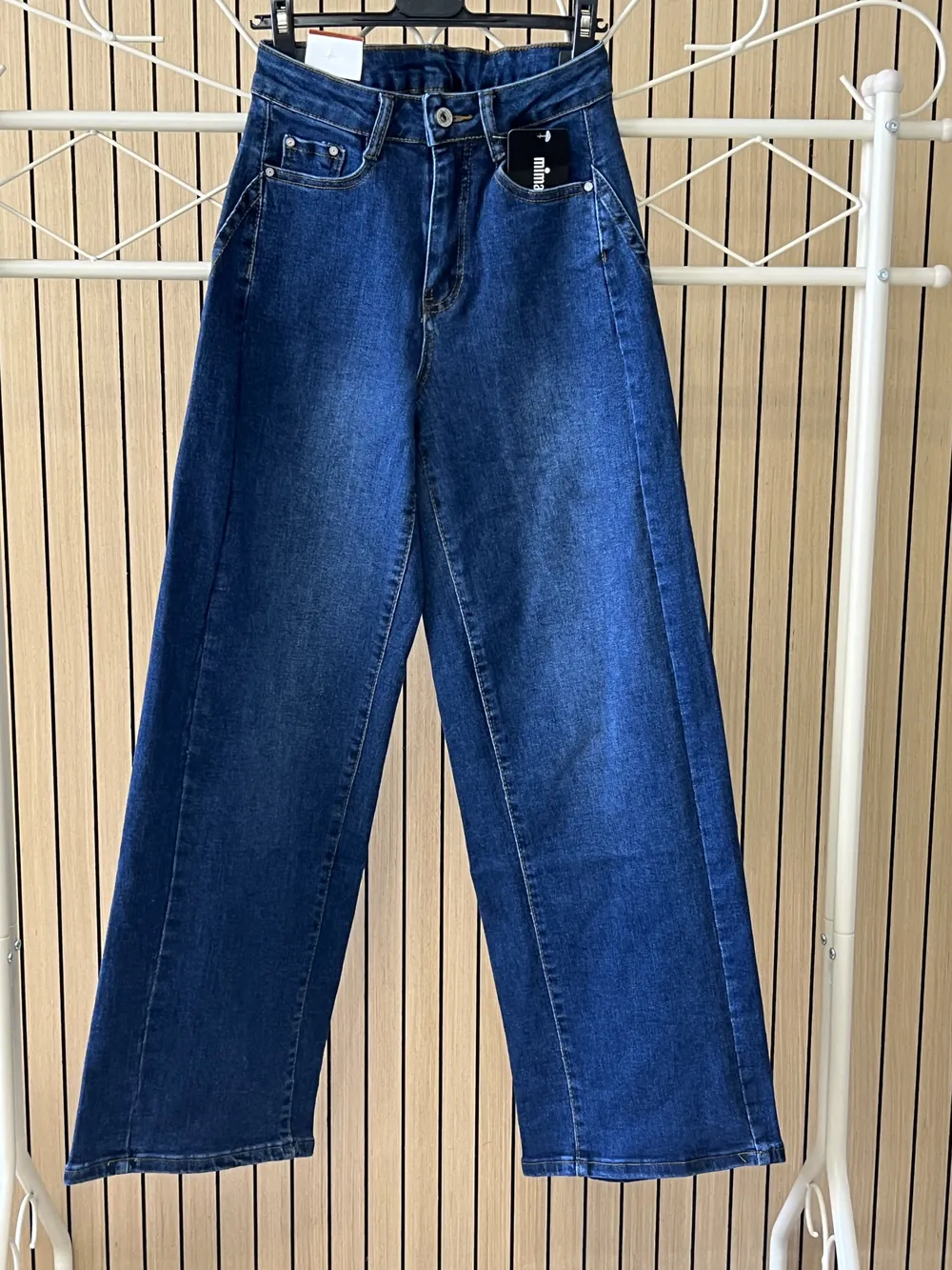 Pantalón vaquero azul oscuro pata recta costura lado