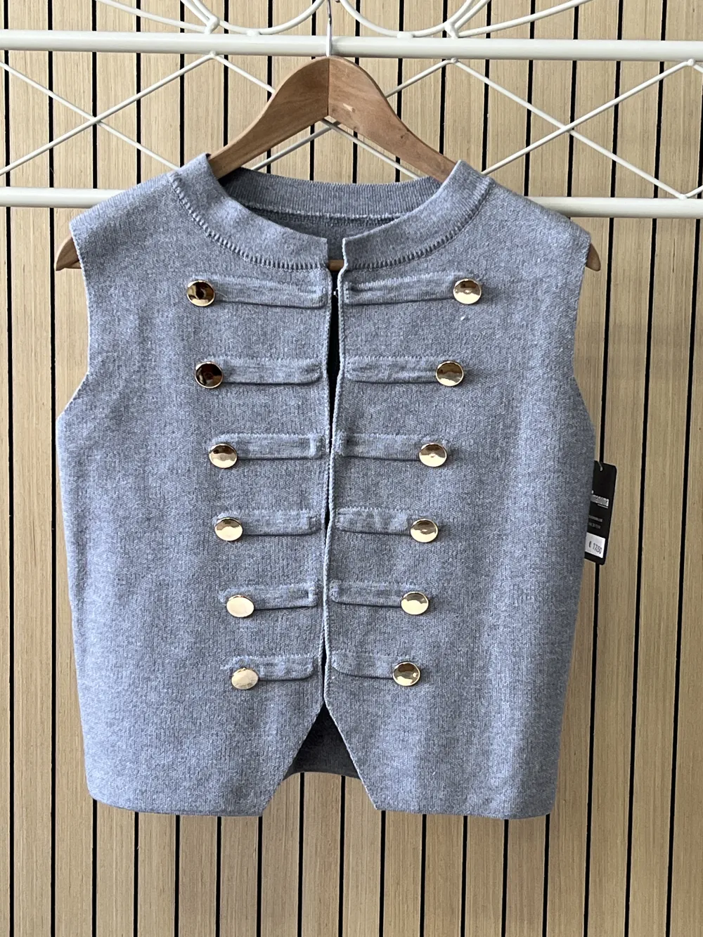 Chaleco de punto con con botones coronel gris