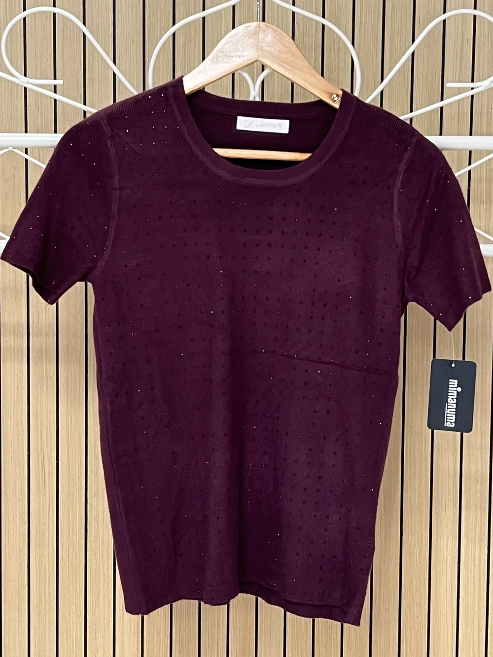 Jersey de punto manga corta con brillos berenjena