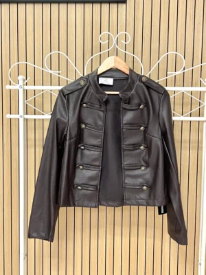 Chaqueta polipiel botones coronel chocolate
